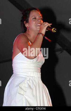 Apr. 29, 2007 - Indio, California, Stati Uniti d'America - la cantante Lily Allen si esibisce dal vivo come parte del 2007 Coachella Music e Arts Festival che ha avuto luogo presso l'impero Polo campo. Copyright 2007 Jason Moore. Credito: Jason Moore Foto Stock