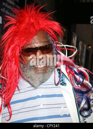 03 maggio 2007 - New York, NY, STATI UNITI D'AMERICA - il leggendario musicista funk George Clinton è veduto camminare su 53rd Street in NYC. (Credito Immagine: © Nancy Kaszerman/ZUMA Press) Foto Stock