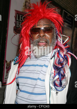 03 maggio 2007 - New York, NY, STATI UNITI D'AMERICA - il leggendario musicista funk George Clinton è veduto camminare su 53rd Street in NYC. (Credito Immagine: © Nancy Kaszerman/ZUMA Press) Foto Stock