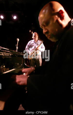 Sassofonista tenore Joel Frahm effettuando al ritmo dolce nel villaggio il 3 maggio 2007 per il rilascio del CD di 'abbiamo utilizzato per Dance". Con lui in quartetto sono ; Kenny Barron sul pianoforte Rufus Reid sul basso Victor Lewis sui tamburi. Foto Stock