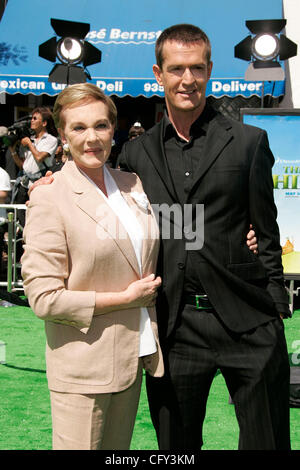 6 maggio 2007 - Westwood, California, Stati Uniti d'America - attrice Julie Andrews e attore Rupert Everett presso la "hrek il terzo' Hollywood Premiere detenute al Mann Village Theatre. (Credito Immagine: © Lisa O'Connor/ZUMA Press) Foto Stock