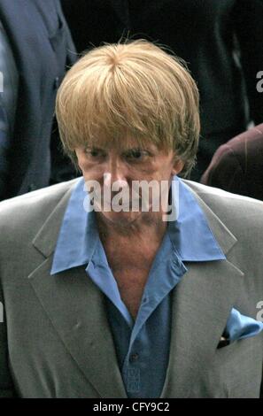 Mar 20, 2007 - Los Angeles, CA, Stati Uniti d'America - Phil Spector e la moglie, Rachelle Spector arrivare per il giorno due di selezione della giuria nel suo processo per omicidio a Los Angeles Corte Superiore sporting la sua nuova acconciatura. (Credito Immagine: Â© Jonathan Alcorn/ZUMApress.com) Foto Stock