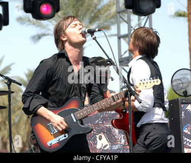 Apr. 29, 2007 - Indio, California, Stati Uniti d'America - Musicisti Mando Diao si esibisce dal vivo come parte del 2007 Coachella Music e Arts Festival che ha avuto luogo presso l'impero Polo campo. Copyright 2007 Jason Moore. Credito: Jason Moore Foto Stock