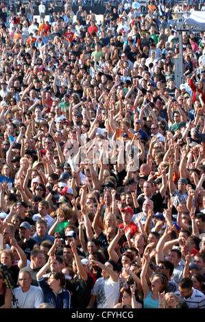 19 maggio 2007, Columbus, OH, Stati Uniti d'America, una platea gremita di oltre 40.000 al primo Rock annuale sulla gamma di festa che ha avuto luogo a equipaggio Stadium si trova nel centro di Columbus. Copyright 2007 Jason Moore. Credito: Jason Moore Foto Stock