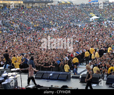 19 maggio 2007, Columbus, OH, STATI UNITI D'AMERICA, musicisti Velvet Revolver si esibisce dal vivo al primo Rock annuale sulla gamma di festa che ha avuto luogo a equipaggio Stadium si trova nel centro di Columbus. Copyright 2007 Jason Moore. Credito: Jason Moore Foto Stock