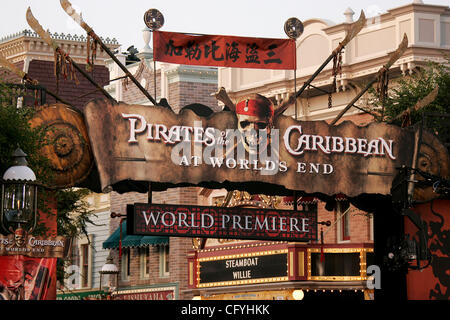 19 maggio 2007 - Anaheim, CA, Stati Uniti d'America - i pirati dei Caraibi cartello in prima mondiale di "Pirati dei Caraibi: Ai mondi fine" tenutasi presso il Disneyland di Anaheim. (Credito Immagine: © Lisa O'Connor/ZUMA Press) Foto Stock