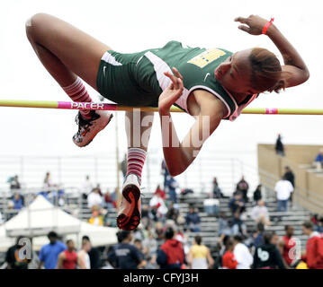 Moreau Alitta Boyd cancella il salto in alto bar a 5'2' a prendere la vittoria alla costa nord sezione Bay Shore via e il campo campionati, a James Logan High School di Union City, California il sabato 19 maggio, 2007. (Eun Chu/Fremont Argus) Foto Stock