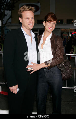 21 maggio 2007 - Westwood, California, Stati Uniti d'America - attrice Kate WALSH & fidanzato' ALEX giovani presso il "battuto su" Premiere Mondiale tenutasi al Mann Village Theatre. (Credito Immagine: © Lisa O'Connor/ZUMA Press) Foto Stock