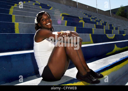 Alysia Johnson è una junior 800 metri runner presso Cal che è al primo posto in classifica nella nazione in questa stagione. (Laura A. Oda/Oakland Tribune) Foto Stock