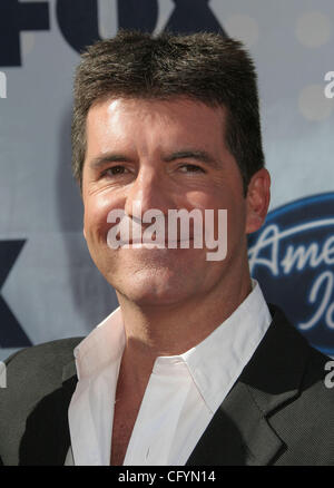 Maggio 23, 2007; Hollywood, California, Stati Uniti d'America; attore Simon Cowell presso la American Idol 6 Finale di stagione - Sala stampa svoltasi presso il Teatro Kodak, Hollywood. Credito: Foto di Paul Fenton/ZUMA premere. (©) Copyright 2007 by Paolo Fenton Foto Stock