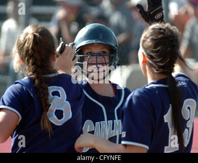 Carlmont High School atleti celebrare una vittoria durante il CCS semifinale contro Watsonville Giovedì, 24 maggio 2007, a San Jose, California (Ron Lewis/San Mateo County Times) Foto Stock