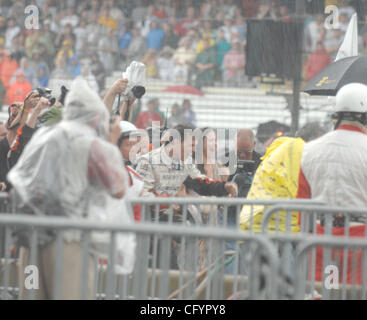 Ashley Judd  Victory Lane w/ marito Dario Franchitti il vincitore del 91Indy 500 27 Maggio 2007 Foto Stock