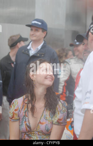 Ashley Judd  Victory Lane w/ marito Dario Franchitti il vincitore del 91Indy 500 27 Maggio 2007 Foto Stock