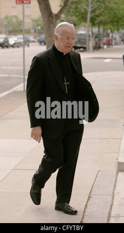 Maggio 31st, 2007, San Diego, California, USA. Il vescovo ROBERT BROM passeggiate a U.S. Corte Banckruptcy giovedì nel centro cittadino di San Diego, California.  Credito: foto di Eduardo Contreras/San Diego Union-Tribune/Zuma premere. copyright 2007 San Diego Union-Tribune Foto Stock