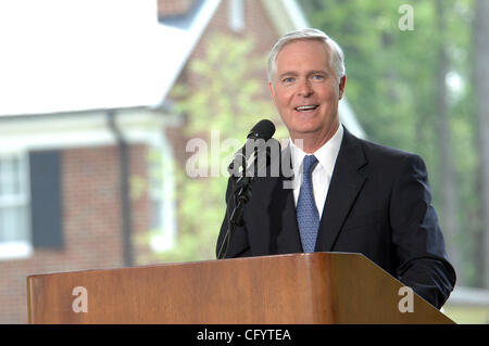 Maggio 31, 2007 Charlotte, NC, Stati Uniti d'America, Carolina del Nord il Governatore Mike Easley rende commento alla cerimonia per la biblioteca servizio dedizione per Evanglist Billy Graham che ha avuto luogo nella sua città natale di Charlotte. La libreria ripercorre la vita e gli insegnamenti del leggendario Evanglist Graham. Il cerem Foto Stock