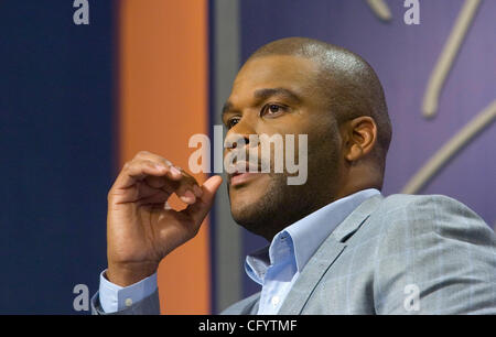 ATLANTA, GA - 31 Maggio: attore-regista Tyler Perry sul set del suo internet-solo Tyler Perry mostra in uno studio a Atlanta, Georgia, giovedì 31 maggio, 2007. Il Perry's show Casa di Payne è premiering il TBS su giugno 6th. (Foto di Erik S. Lesser/per il New York Times) Foto Stock