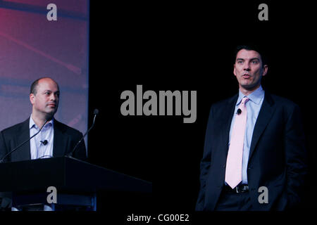 David Rosenblatt CEO di fare doppio clic (sinistra) e Tim Armstrong Presidente della raccolta pubblicitaria su Google parlando all'inizio di Google annuale di vendite nazionali Conference di San Francisco il 6 giugno 2007 Foto Stock