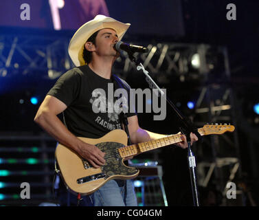 Giugno 10, 2007 Nashville, TN, Stati Uniti d'America, musicista BRAD PAISLEY si esibisce dal vivo come parte del 2007 CMA Music Festival che ha avuto luogo nel centro di Nashville. Copyright 2007 Jason Moore. Credito: Jason Moore Foto Stock