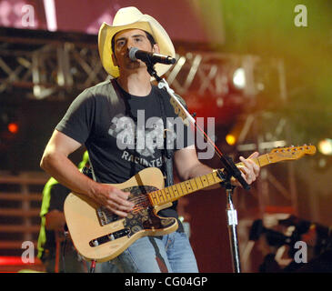 Giugno 10, 2007 Nashville, TN, Stati Uniti d'America, musicista BRAD PAISLEY si esibisce dal vivo come parte del 2007 CMA Music Festival che ha avuto luogo nel centro di Nashville. Copyright 2007 Jason Moore. Credito: Jason Moore Foto Stock