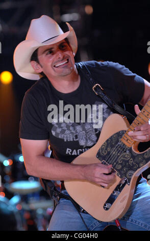 Giugno 10, 2007 Nashville, TN, Stati Uniti d'America, musicista BRAD PAISLEY si esibisce dal vivo come parte del 2007 CMA Music Festival che ha avuto luogo nel centro di Nashville. Copyright 2007 Jason Moore. Credito: Jason Moore Foto Stock