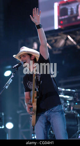 Giugno 10, 2007 Nashville, TN, Stati Uniti d'America, musicista BRAD PAISLEY si esibisce dal vivo come parte del 2007 CMA Music Festival che ha avuto luogo nel centro di Nashville. Copyright 2007 Jason Moore. Credito: Jason Moore Foto Stock