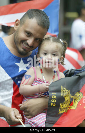 Il Puerto Rican Day Parade lungo la Quinta Avenue a Manhattan. Photo credit: Mariela Lombard/ ZUMA premere. Foto Stock