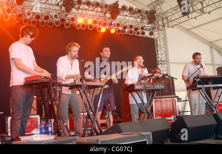 Jun 15, 2007 Manchester, TN, Stati Uniti d'America, musicisti HOT CHIP esibirsi dal vivo come parte del 2007 Bonnaroo Music e Arts Festival che ha avuto luogo a Manchester. Copyright 2007 Jason Moore. Credito: Jason Moore Foto Stock