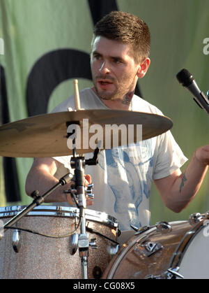 Jun 16, 2007 Manchester, TN, Stati Uniti d'America, il batterista Paul THOMSON della band Franz Ferdinand suona dal vivo come vi 2007 tour farà tappa al Bonnaroo Music & Arts Festival che attrae oltre 90.000 appassionati di musica provenienti da tutto il mondo che frequentano i 4 giorni del festival che ha luogo a Manchester. Copyri Foto Stock