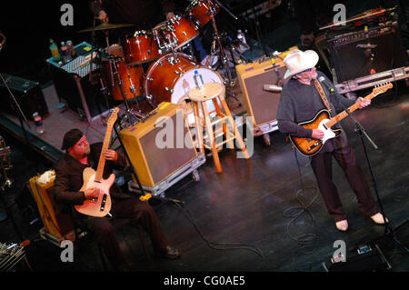 Giugno 20, 2007 - Fort Worth, TX, Stati Uniti d'America - MERLE HAGGARD esegue a Bass Hall. (Credito Immagine: © David Teagle/ZUMA Press) Foto Stock