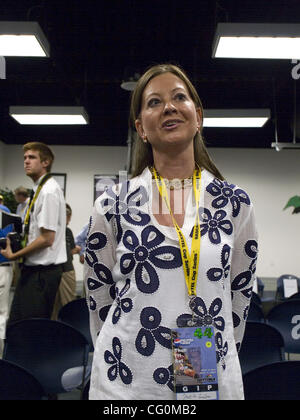 Judith Giuliani, moglie del candidato presidenziale repubblicano Rudy Giuliani parla ai media sabato 7 luglio 2007 prima della Pepsi 400 al Daytona International Speedway di Daytona Beach, FL. Foto Stock