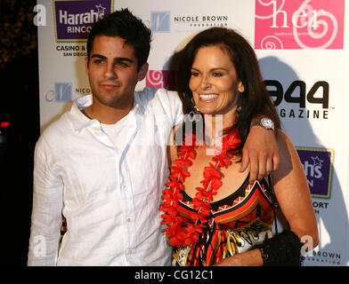 HOLMBY Hills, CA - 21 Luglio: DENISE BROWN assiste il S.E.R. Il Luau presso il Palazzo di Playboy sulla luglio 21, 2007 a Holmby Hills, in California. Foto Stock