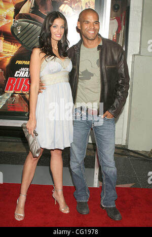 Jul 31, 2007; Hollywood, California, Stati Uniti d'America; attori DAYANARA TORRES e AMAURY NOLASCO al 'Rush Hour 3' Los Angeles Premiere detenute a Grauman's Chinese Theater. Credito: Foto di Paul Fenton/ZUMA premere. (©) Copyright 2007 by Paolo Fenton Foto Stock