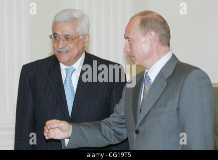 Il 31 luglio 2007. Mahmoud Abbas (sinistra), Presidente dell' Autorità Nazionale Palestinese (ANP) e il Presidente russo Vladimir Putin ha tenuto colloqui nel Cremlino , Mosca. Il Presidente Putin ha mostrato il suo forte sostegno per il leader palestinese Mahmoud Abbas. Foto Stock