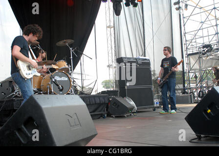 Aug 04, 2007 - Baltimore, MD, Stati Uniti d'America - cantante / chitarrista JON FRATELLI, batterista tritare fratelli ed il bassista chitarrista Barry fratelli della band The Fratellis suona dal vivo come parte della seconda edizione del Festival della Vergine che ha avuto luogo a Pimlico Race Track situato in downtown Baltimore. Il festival att Foto Stock