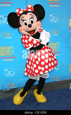 Agosto 14, 2007; Anaheim, California, Stati Uniti d'America; il mini mouse al 'High School Musical 2' Premiere Mondiale tenutosi a Disneyland, Anaheim, ca. Credito: Foto di Paul Fenton/ZUMA premere. (©) Copyright 2007 by Paolo Fenton Foto Stock