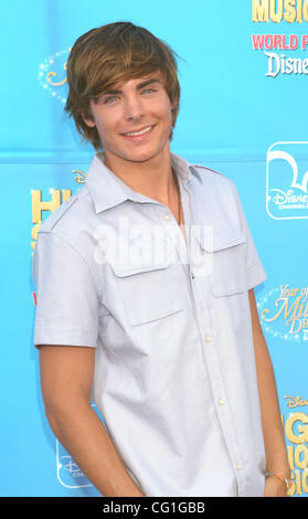 Agosto 14, 2007; Anaheim, California, Stati Uniti d'America; attore Zac Efron al 'High School Musical 2' Premiere Mondiale tenutosi a Disneyland, Anaheim, ca. Credito: Foto di Paul Fenton/ZUMA premere. (©) Copyright 2007 by Paolo Fenton Foto Stock