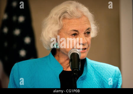 Agosto 25, 2007 San Diego, CA pensionati negli Stati Uniti la Corte Suprema di Giustizia, SANDRA GIORNO O'Connor, offre un discorso a un pranzo ospitato dall'Associazione nazionale delle donne dei giudici, presso l'Università di San Diego. Credito: foto di Daryl Peveto / San Diego Union-Tribune / Zuma premere c Foto Stock