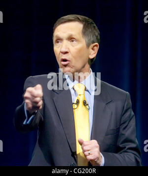 A MCT - Sost. Dennis Kucinich (OH) risolve la folla come democratico hopefuls presidenziali, si incontrano in un forum di Carson City, NV. Mercoledì 16 Febbraio. 2007, Sacramento Bee/ Brian Baer Foto Stock