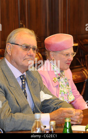 Settembre 07,2011. Mosca, Russia. Nella foto: HM la Regina di Danimarca Margrethe II (r),il marito Principe Henrik di Danimarca (l)all'incontro con il capo del parlamento russo (la Duma di Stato). Foto Stock