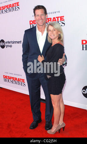 Sett. 22, 2011 - Los Angeles, California, Stati Uniti - James Denton, Erin O'Brien.''Desperate House mogli'' per il finale di stagione di Kick Off Party presso gli Universal Studios , Los Angeles, CA. Settembre 21 - 2011 (credito Immagine: © TLeopold/Globe foto/ZUMAPRESS.com) Foto Stock