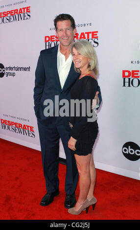 Sett. 22, 2011 - Los Angeles, California, Stati Uniti - James Denton, Erin O'Brien.''Desperate House mogli'' per il finale di stagione di Kick Off Party presso gli Universal Studios , Los Angeles, CA. Settembre 21 - 2011 (credito Immagine: © TLeopold/Globe foto/ZUMAPRESS.com) Foto Stock
