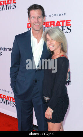 Sett. 22, 2011 - Los Angeles, California, Stati Uniti - James Denton, Erin O'Brien.''Desperate House mogli'' per il finale di stagione di Kick Off Party presso gli Universal Studios , Los Angeles, CA. Settembre 21 - 2011 (credito Immagine: © TLeopold/Globe foto/ZUMAPRESS.com) Foto Stock