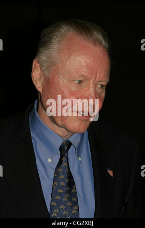 Nov. 4, 2011 - Hollywood, California, Stati Uniti - Ho15454CHW .Noi veterani Colazione ospitata dalla California Veterani disabili Business Alliance .Burbank Airport Marriott, Burbank, CA .11/05/2011 .JON VOIGHT . 2011(Immagine di credito: Â© Clinton Wallace/Globe foto/ZUMAPRESS.com) Foto Stock