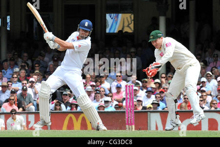 Alastair Cook di Inghilterra, il giorno 3 del quinto ceneri Cricket prova contro l'Australia al Sydney Cricket Ground. Inghilterra erano 478-6 topping Australia del primo inning totale di 280. Sydney, Austrailia - 05.01.11 Foto Stock