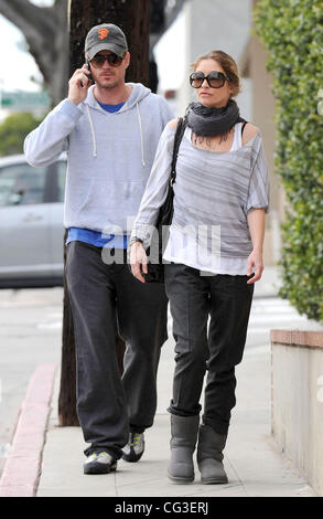 Eric Dane e Rebecca Gayheart fuori e circa shopping per vasche da bagno in West Hollywood e Los Angeles, California - 06.01.11 Foto Stock