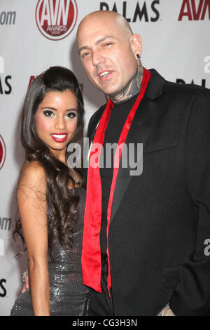 Lupe Fuentes e Evan Seinfeld La AVN Awards 2011 tenutasi al Palms Casino Resort - arrivi a Las Vegas, Nevada - 08.01.11 Foto Stock