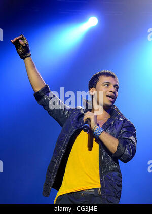 Aston Merrygold JLS effettuando al O2 Dublin, Irlanda - 09.01.11. Foto Stock