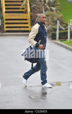 Jermain Defoe i calciatori che arrivano alla stazione di Tottenham Hotspur di allenamento Essex, Inghilterra - 12.01.11 Foto Stock