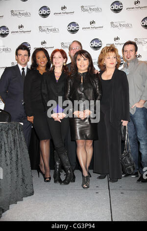 Tony Dovolani, Debby Turner Campana, Marilu Hennerici, Marc Cherry, Taryn Rose, Gioia Behar, Mark Wills 'Miss America 2011' Giudici conferenza stampa al Planet Hollywood Hotel e Casinò di Las Vegas. Nevada, Stati Uniti d'America - 12.01.11 Foto Stock