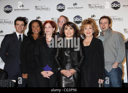 Tony Dovolani, Debby Turner Campana, Marilu Hennerici, Marc Cherry, Taryn Rose, Gioia Behar, Mark Wills 'Miss America 2011' Giudici conferenza stampa al Planet Hollywood Hotel e Casinò di Las Vegas. Nevada, Stati Uniti d'America - 12.01.11 Foto Stock